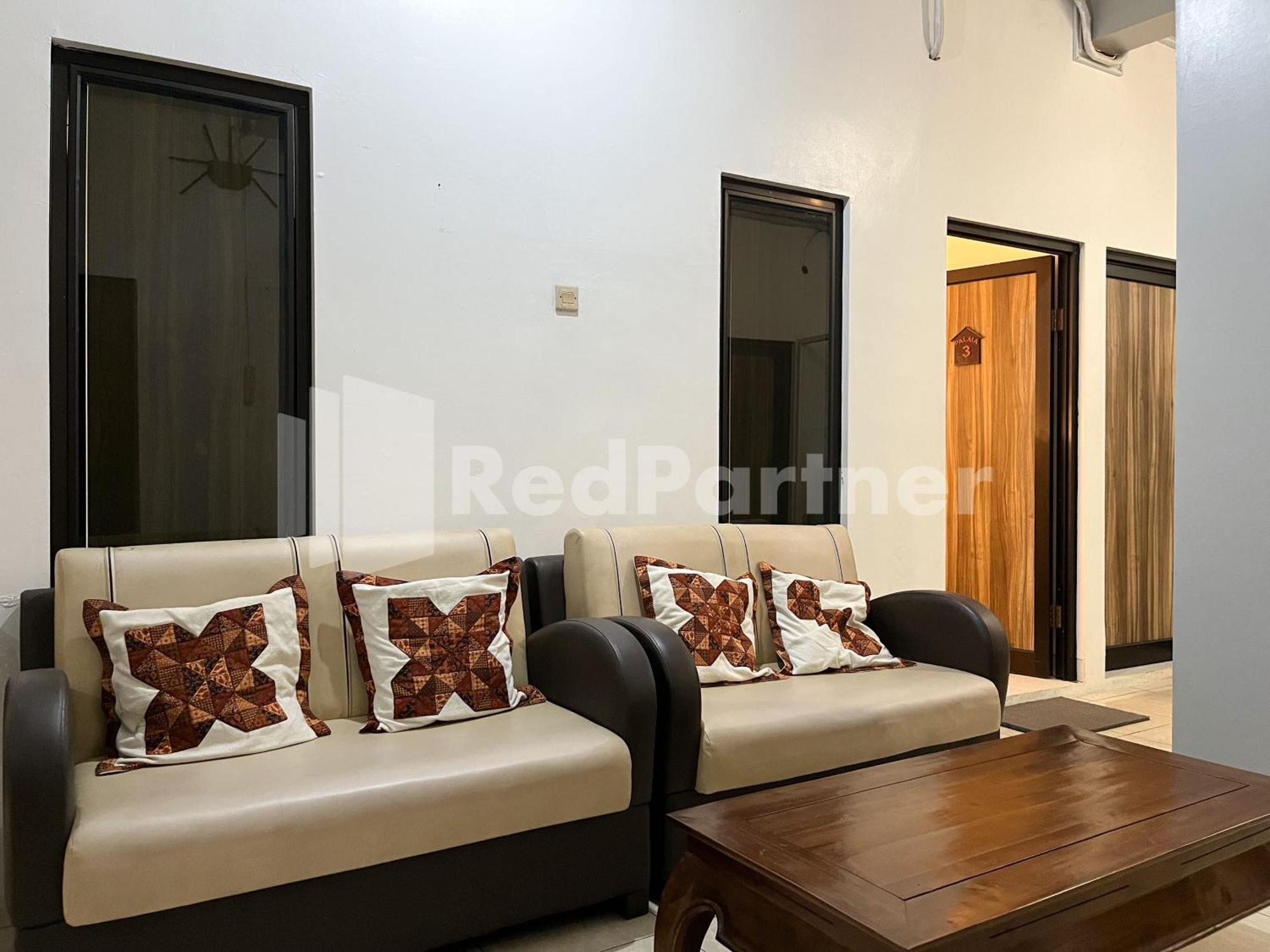 D Palma Near Lokananta Manahan Mitra Reddoorz Solo Exteriér fotografie