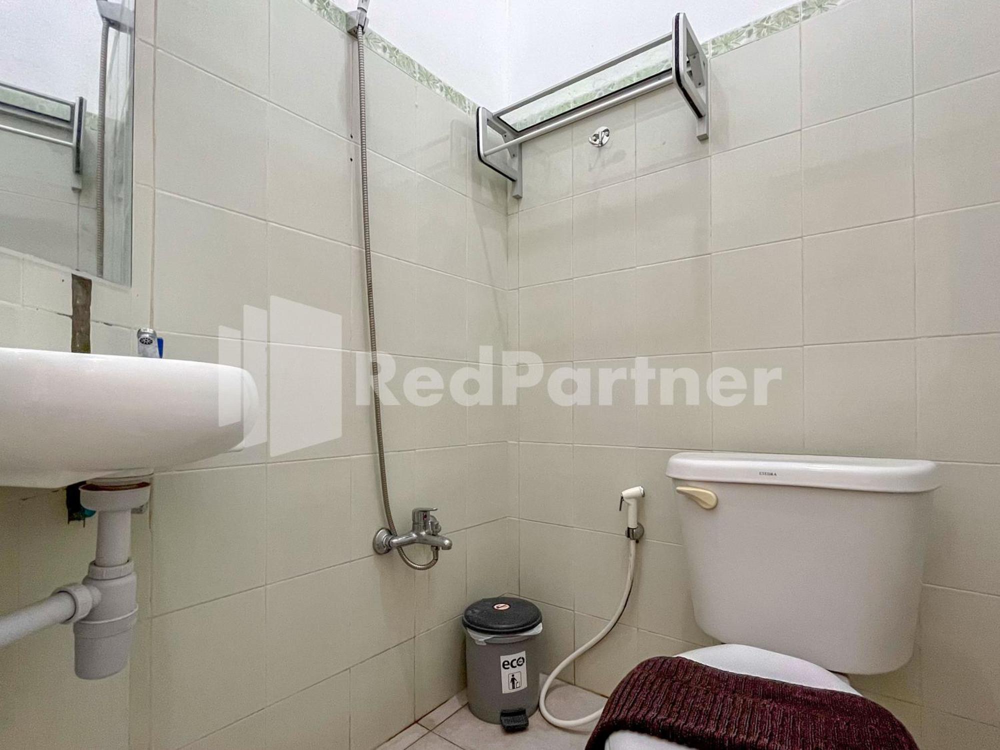 D Palma Near Lokananta Manahan Mitra Reddoorz Solo Exteriér fotografie