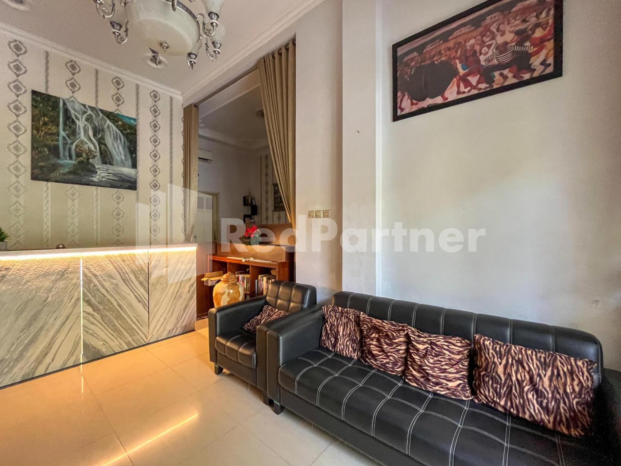 D Palma Near Lokananta Manahan Mitra Reddoorz Solo Exteriér fotografie