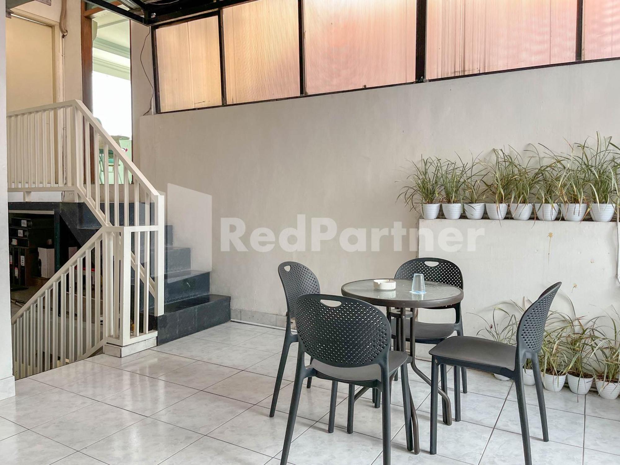 D Palma Near Lokananta Manahan Mitra Reddoorz Solo Exteriér fotografie